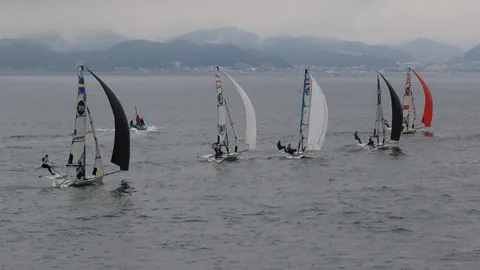 热刺新星梁民革英冠赛场上演低射首球，助力球队远角破门