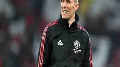 “王钰栋首秀遗憾收场：前国脚不慎扭伤脚踝，离场成焦点！”